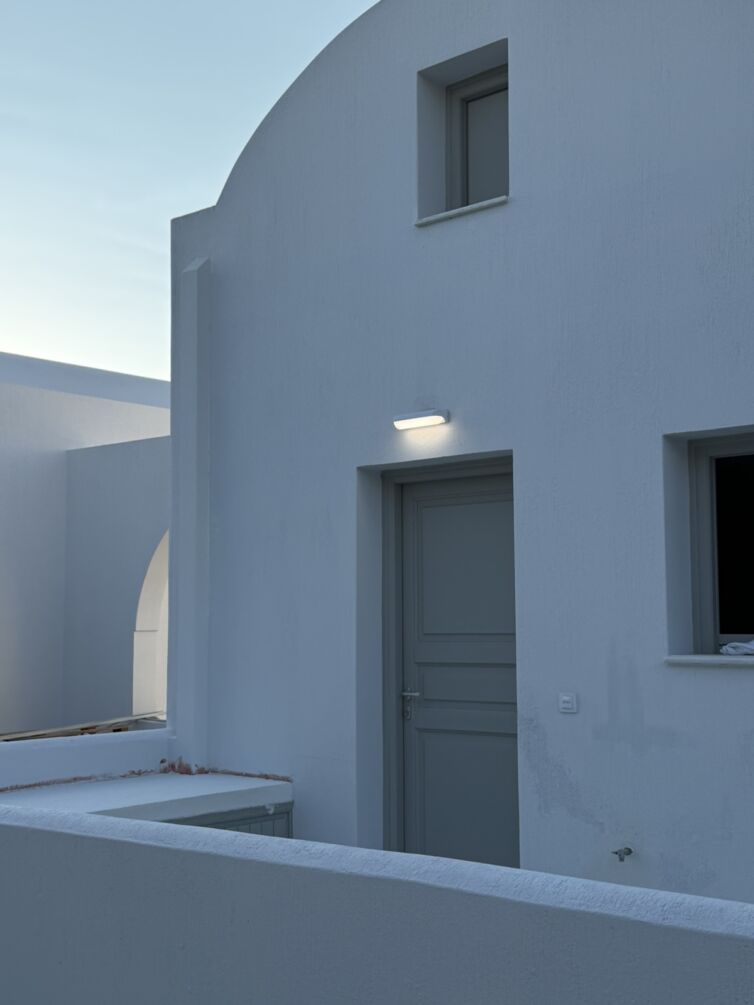 Ανακαίνιση ξενοδοχειακής μονάδας στη Σαντορίνη